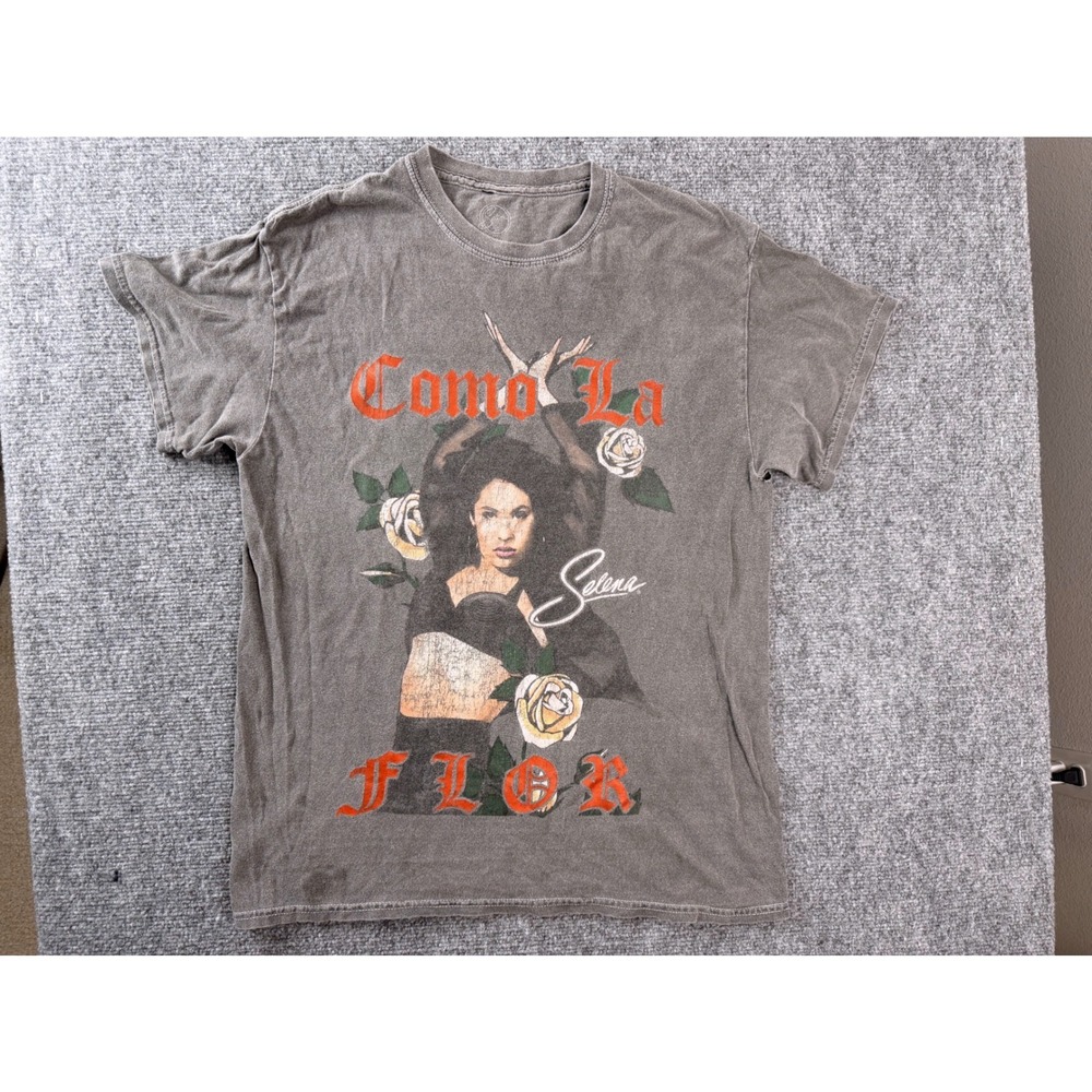 Selena Como La Flor Graphic Tee Shirt S Gray Cotton Faded Distressed Band Tee
